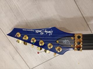 Продам электро гитару с комбиком