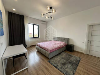 Se dă în chirie apartament spatios cu terasă în centrul orasului. ...