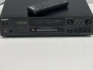 Продам музыкальный аппарат недорого.