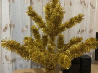Продам золотистую елку, высота 90 см