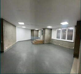 В довгострокову оренду пропонується офісне приміщення в цьокольному ..