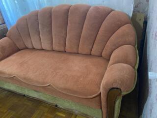 Продам софу с шестью подушками и креслом и вторая софа в три сложения