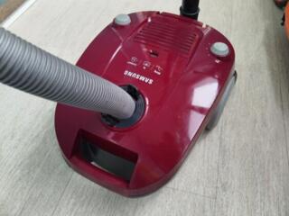 Продам Рабочий пылесос 300р