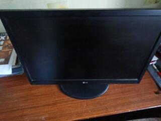 Продам монитор Lg в хорошем состоянии б/у