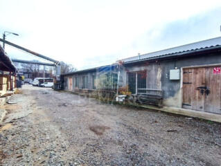 Se dă în chirie spațiu industrial de 200mp pe str. Petricani.  Sunt ..