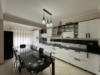 Apartament spațios de vânzare în sectorul Ciocana! Cu suprafață de ...