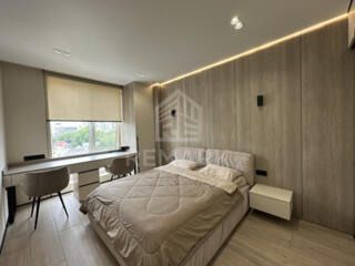 Apartament spre vanzare cu 4 camere în centrul orasului. ...