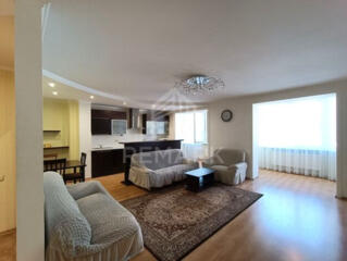 Spre chirie apartament în Centru cu 4 camere!  Amplasat pe bd. C. ...