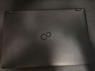 Fujitsu 15.6 i7-10610|16GB| 256SSD| UHD| Бат 4.5