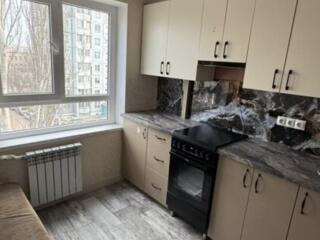 Продаётся 2-комнатная квартира. пл. Варницкая. "5 школа" Балка + Видео