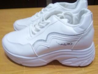 Продам кроссовки