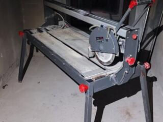 Продам плиткорез.