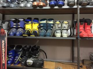 ПРОДАЮ ботинки горных лыж, выбор В ПРОКАТ возьму горные лыжи, палки