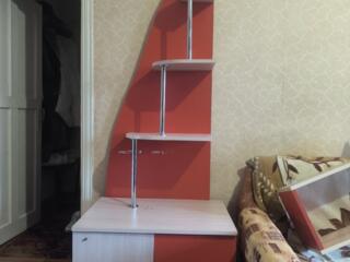 Тумбочка с полками