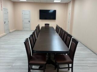 Продам стол раздвижной в столовую или в офис