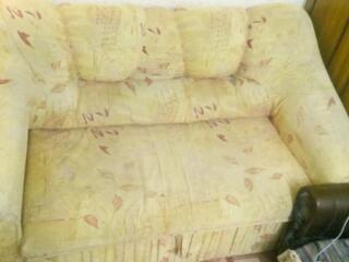 Недорого диван софа раскладной в хорошем состоянии 120\\190.Цвет беж.