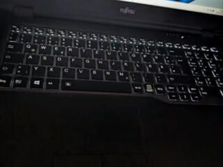 Продаю Fujitsu i7-8665|16GB| 512SSD| UHD| Бат 4.5 часа