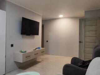 Продаётся отличная 2-комн 2/4, Бородинка кап. ремонт, мебель, техника