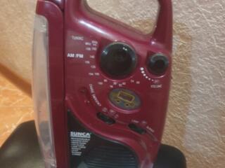 Продаётся приёмник плюс фонарь.