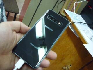 Продам SAMSUNG Galaxy S10 (идеальный, как из коробки)