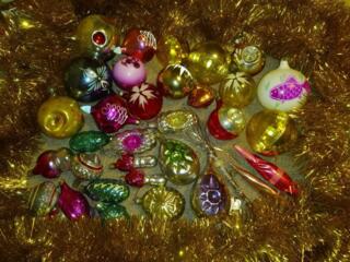 Новогодние игрушки, мишура