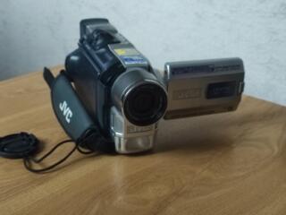 Видеокамера JVC+зарядка+кассеты, комплект документов.... Пр-ва Япония.