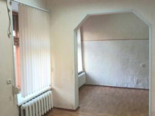 В продаже 3-х комнатная квартира . Под ремонт. Расположена в третьем .