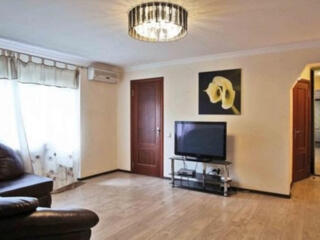 Продается 2-к квартира в центре Киева Печерский район, бульвар Леси ..