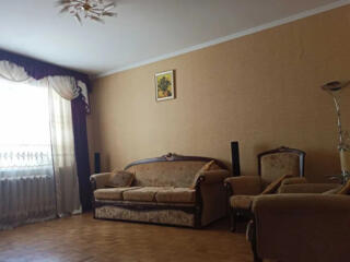 Продаётся трёхкомнатная квартира. Дарницкий район, улица Андрея ...