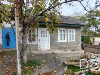 Casă spre demolare și teren de 12,53 ari, Costești.