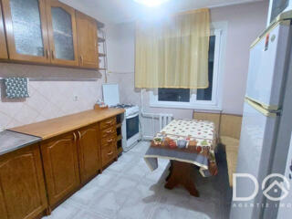 Apartament cu 2 camere separate, bloc in serie bd. Dacia prima linie