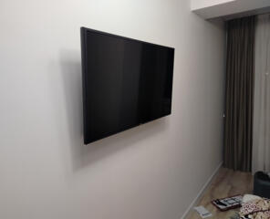 Suport tv pe perete. TV pe perete. Кронштейн для тв на стену.