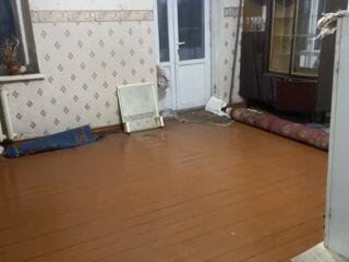 2-комн «сталинка» 2/2 52кв. м Центр -Манойлова