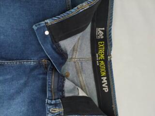 Продам новые джинсы Lee