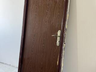 Продам входную дверь б/у