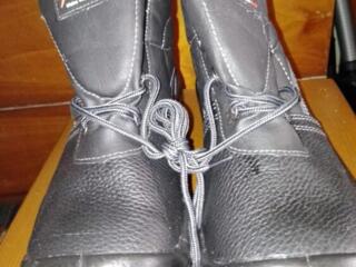 Продам ботинки