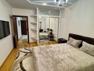 Apartament spre chirie cu 3 camere, ultra centru, și cu parcare ...