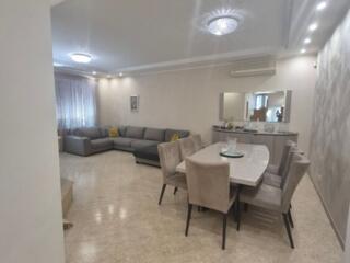 Casă frumoasă în 2 niveluri, Telecentru-Centru