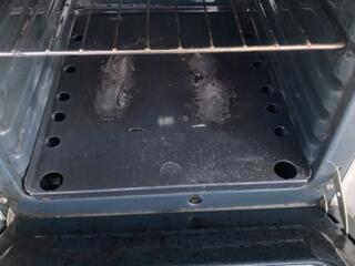 Продам газ плиту 300 торг