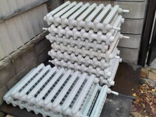 Батареи чугунные б\у снятые с частного дома в отл состоянии