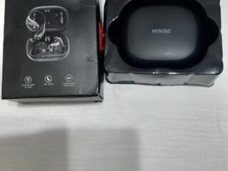 Беспроводной наушник новые.