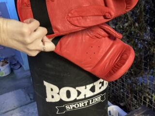 Продам боксерскую грушу с перчатками