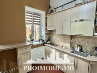Se oferă spre vânzare apartament la sol amplasat însect. Centru, str. 