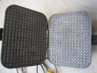 Электровафельница 550 лей отличное состояние мощная надежная советское