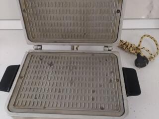 Продам новую электровафельницу СССР