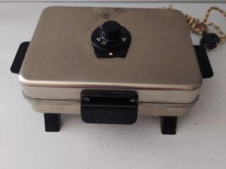 Продам новую электровафельницу СССР