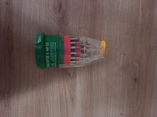 Набор отверток, прорезиненные перчатки, супер клей.