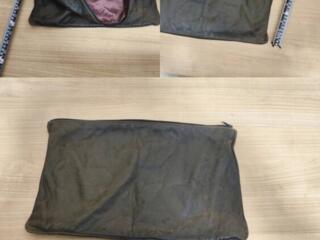 Продам чехол хорошее состояние на змейке, сто пятьдесят рублей 077589539.