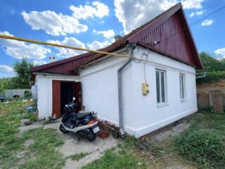 Продам дом в тихом месте на участке правильной формы