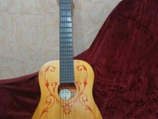 Гитара детская 6- струнная, б/у с чехлом 500 руб (без торга)